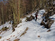 37 Proseguiamo pestando neve